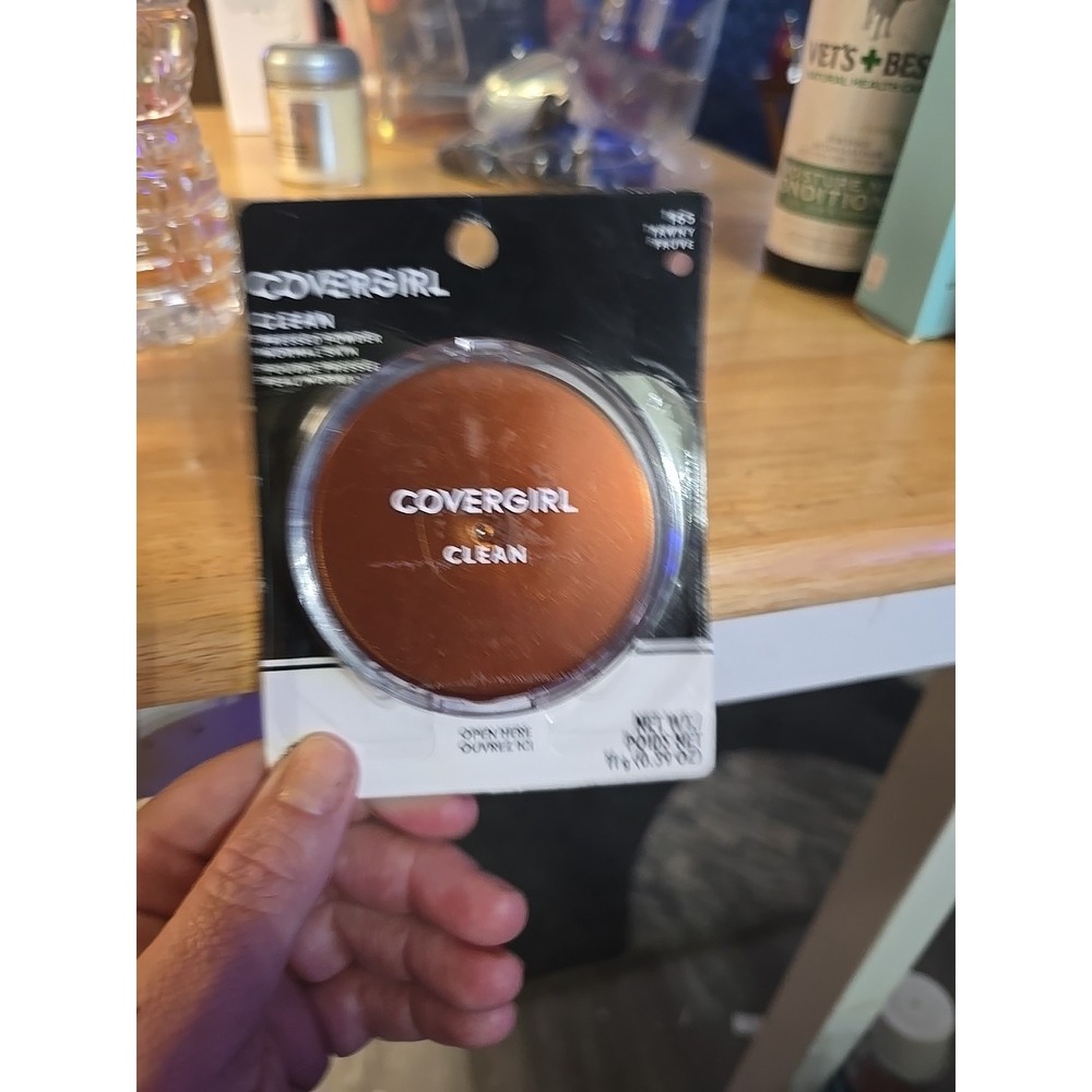 COVERGIRL Clean Pressed Powder Normal Skin - 165 Tawny - 0.39 oz Powder NIP